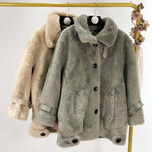 Дълго пухено палто в сив и бежов цвят с копчета