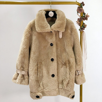 Дълго пухено палто в сив и бежов цвят с копчета