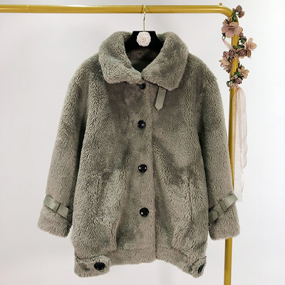 Дълго пухено палто в сив и бежов цвят с копчета