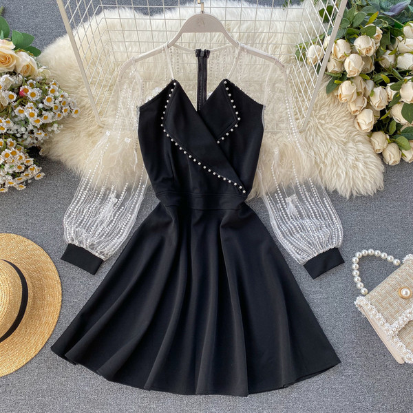 Modern női ruha, fekete színű tüll