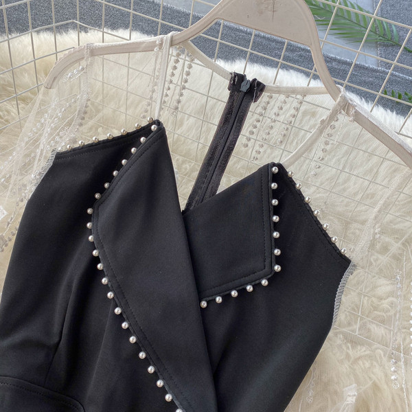 Modern női ruha, fekete színű tüll