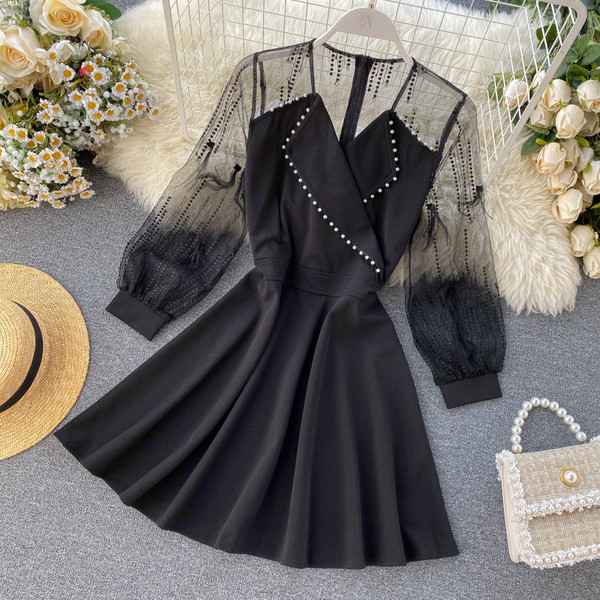 Modern női ruha, fekete színű tüll