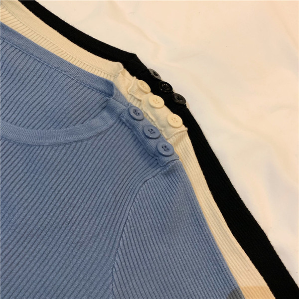 Γυναικεία casual μπλούζα με ωοειδές λαιμόκοψη και κουμπιά σε τρία χρώματα