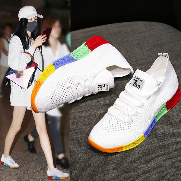 Γυναικεία αθλητικά παπούτσια με χρωματιστά πέλματα