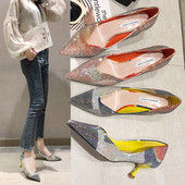 Modern női cipő kövekkel hegyes modell több színben