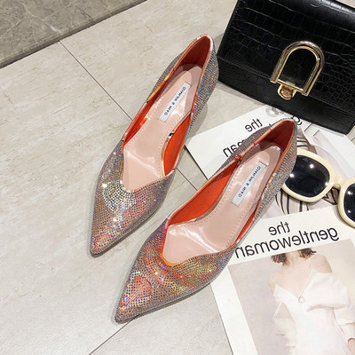 Modern női cipő kövekkel hegyes modell több színben