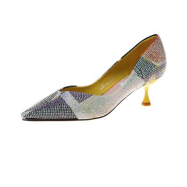 Modern női cipő kövekkel hegyes modell több színben