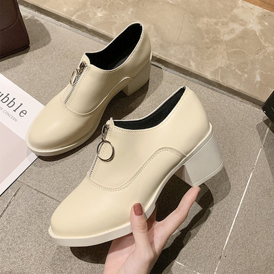 Női bőrcipő cipzárral és vastag sarokkal, két színben