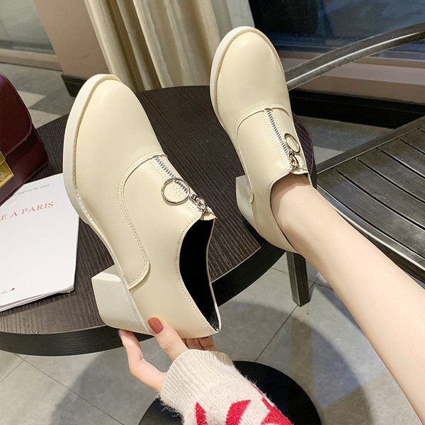 Női bőrcipő cipzárral és vastag sarokkal, két színben