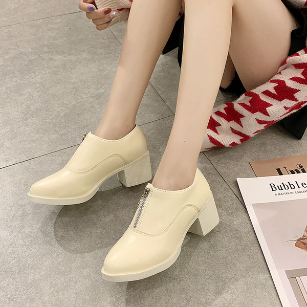 Női bőrcipő cipzárral és vastag sarokkal, két színben