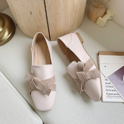 Bőr női cipő lapos talppal, bézs színben