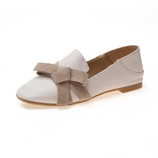 Bőr női cipő lapos talppal, bézs színben