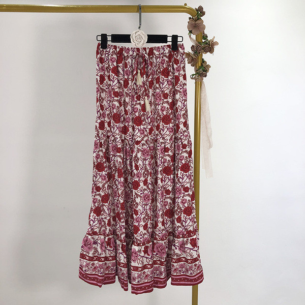 Hosszú szabású szoknya elasztikus derékkal, mintás mintával