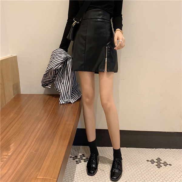 Öko bőrből készült rövid modern szoknya magas derékkal és cipzárral