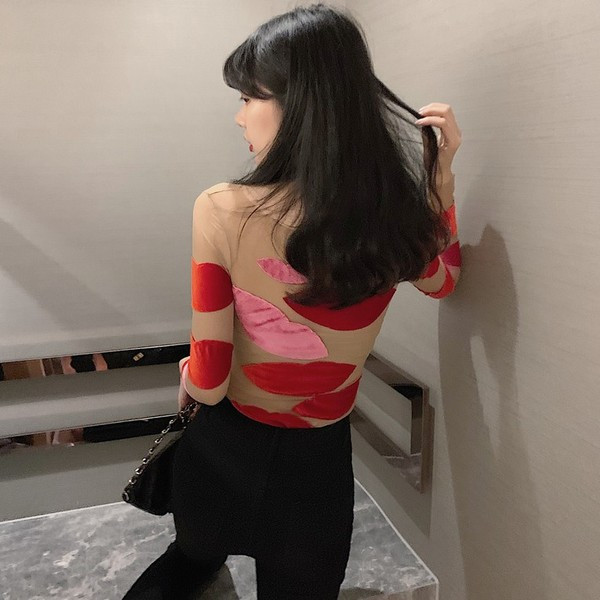 Női testhezálló tüll és bársony blúz