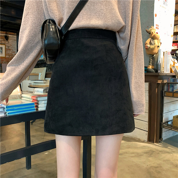 Eco velúrból készült rövid, modern szoknya magas derékkal