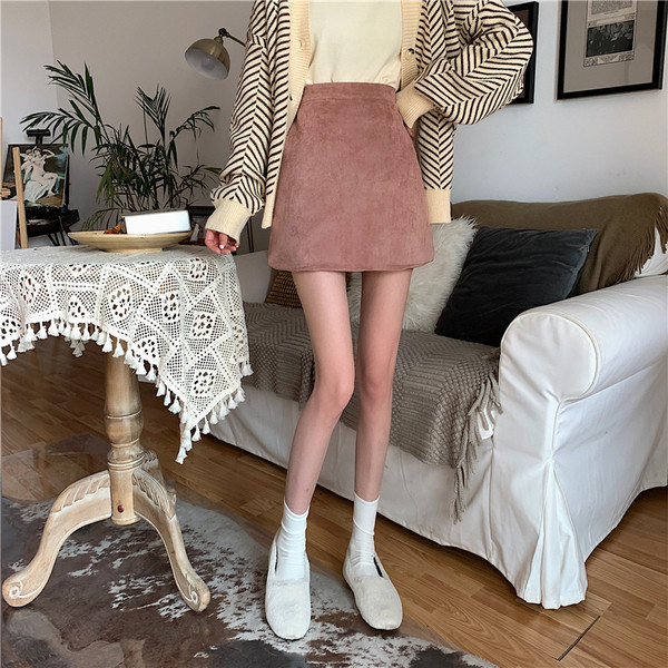 Eco velúrból készült rövid, modern szoknya magas derékkal