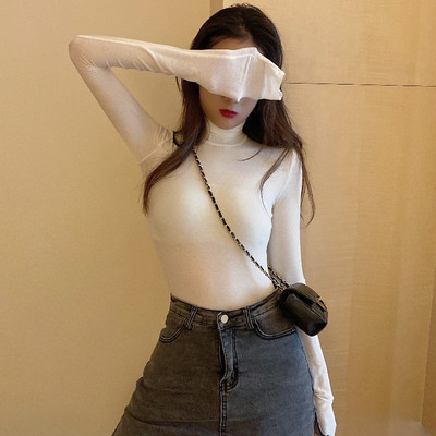 Női testhezálló blúz polo gallérral, sok színben