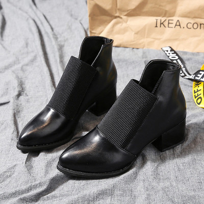 Κομψές γυναικείες μπότες από οικολογικό δέρμα σε μαύρο χρώμα