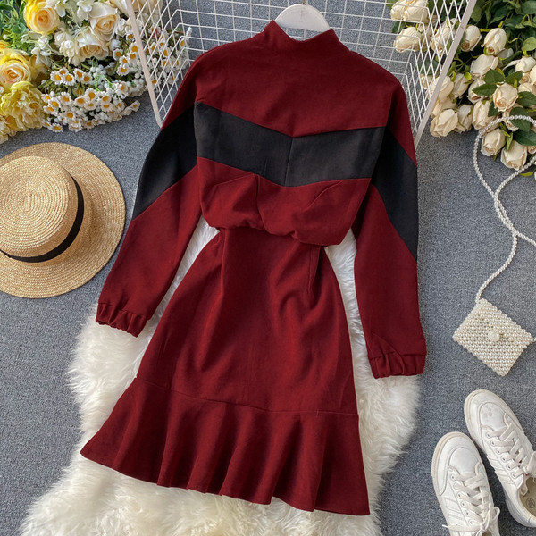 Modern női ruha cipzárral és alacsony gallérral három színben