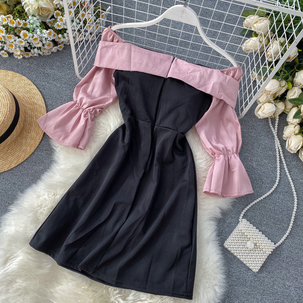 Modern női ruha rózsaszín és sárga szalaggal