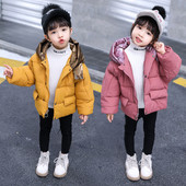 Modern téli gyerekdzseki lányoknak rózsaszín és sárga kapucnival