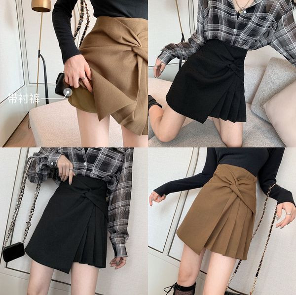 Rövid aszimmetrikus szoknya barna és fekete színben