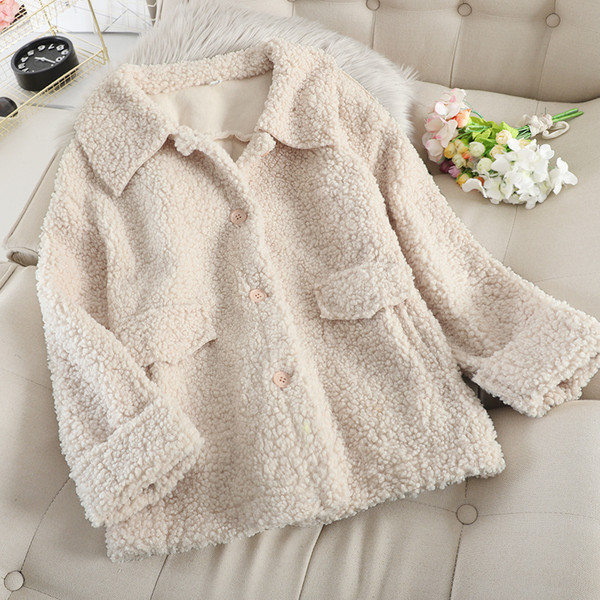 Modern női pehelykabát gombokkal és gallérral, három színben