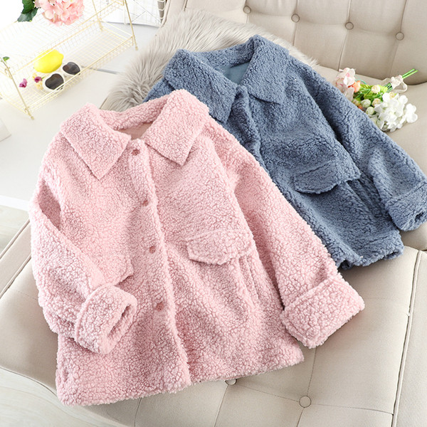 Modern női pehelykabát gombokkal és gallérral, három színben