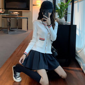 Rövid alkalmi mellény fehér és fekete gombokkal