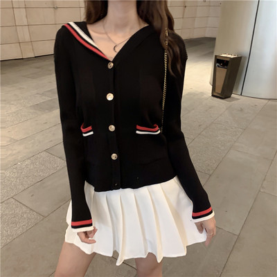 Rövid alkalmi mellény fehér és fekete gombokkal