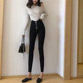 Γυναικεία παντελόνια σε μαύρο χρώμα με ψηλή μέση με φερμουάρ