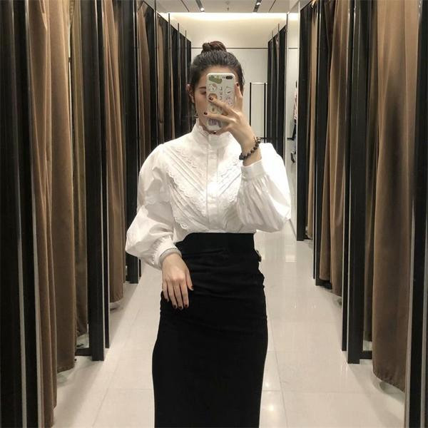 Modern női ing magas gallérral, fehér színben