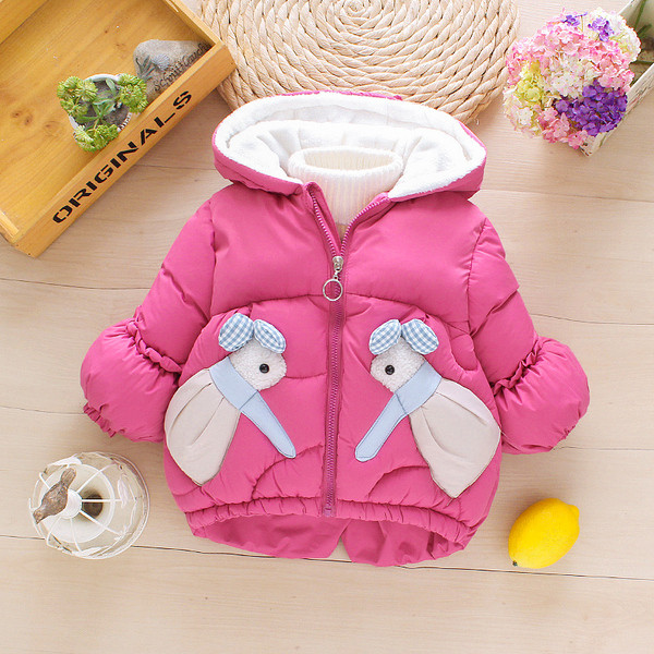 Παιδικό μπουφάν  για κορίτσι με κουκούλα και τρισδιάστατο στοιχείο σε ροζ χρώμα
