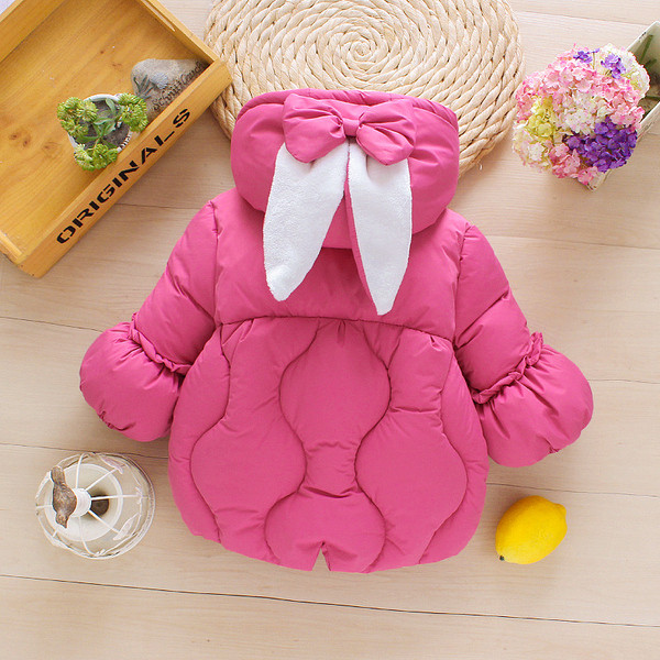 Παιδικό μπουφάν  για κορίτσι με κουκούλα και τρισδιάστατο στοιχείο σε ροζ χρώμα