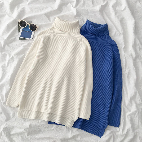 Modern női pulóver magas pólógallérral, fehér és kék színben