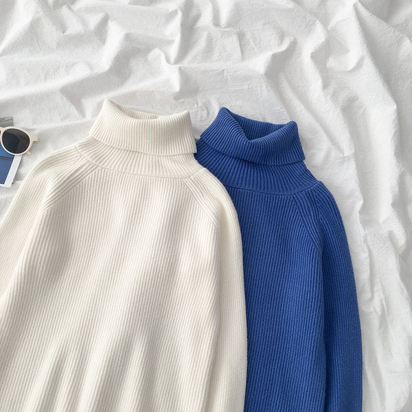 Modern női pulóver magas pólógallérral, fehér és kék színben