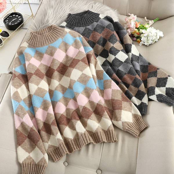 Μοντέρνο γυναικείο πουλόβερ με υψηλό κολάρο σε δύο χρώματα