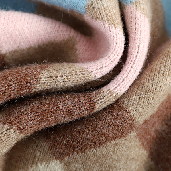 Μοντέρνο γυναικείο πουλόβερ με υψηλό κολάρο σε δύο χρώματα