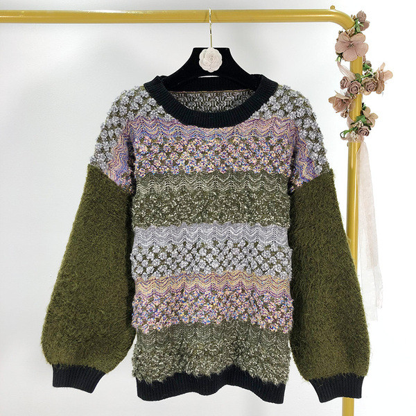 Női téli pulóver ovális nyakkivágással és irizáló színekkel