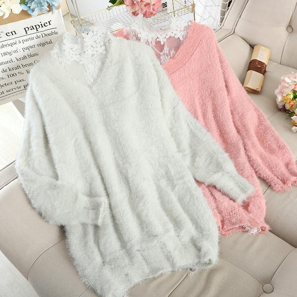 Μοντέρνο γυναικείο πουλόβερ με δαντέλα σε λευκό και ροζ χρώμα