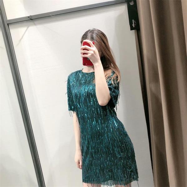 Stílusos női ruha csillogó hatású fekete és zöld színben