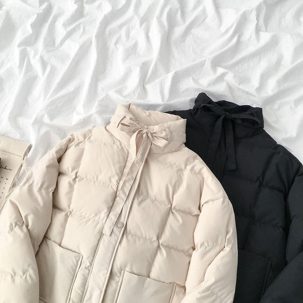 Geaca de dama moderna cu guler inalt si panglica in bej si negru