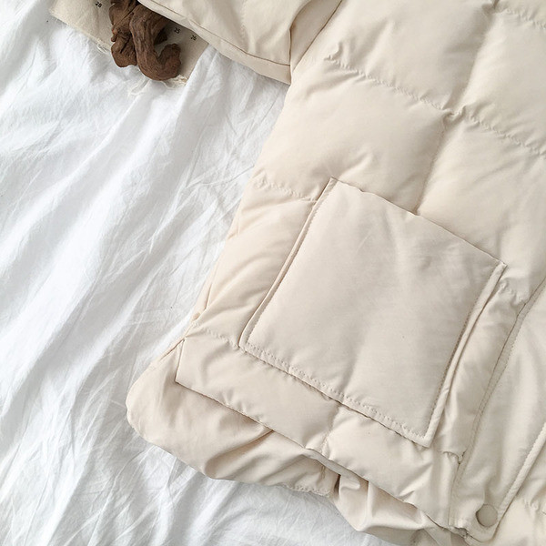 Geaca de dama moderna cu guler inalt si panglica in bej si negru