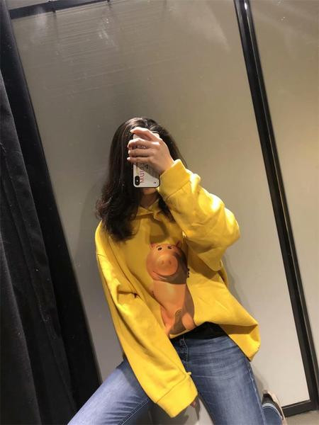 Modern női pulóver színes sárga rátéttel