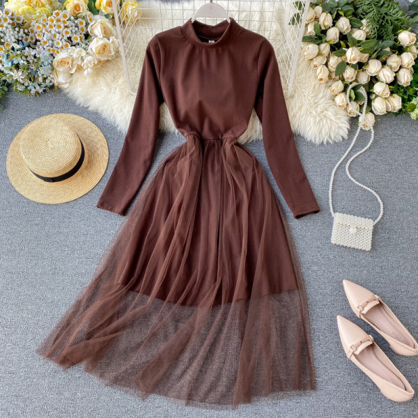 Modern női ruha tüllvel, többféle színben