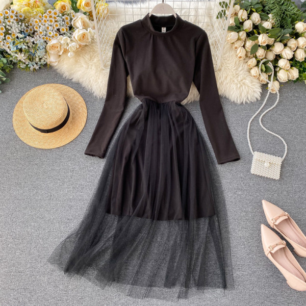 Modern női ruha tüllvel, többféle színben