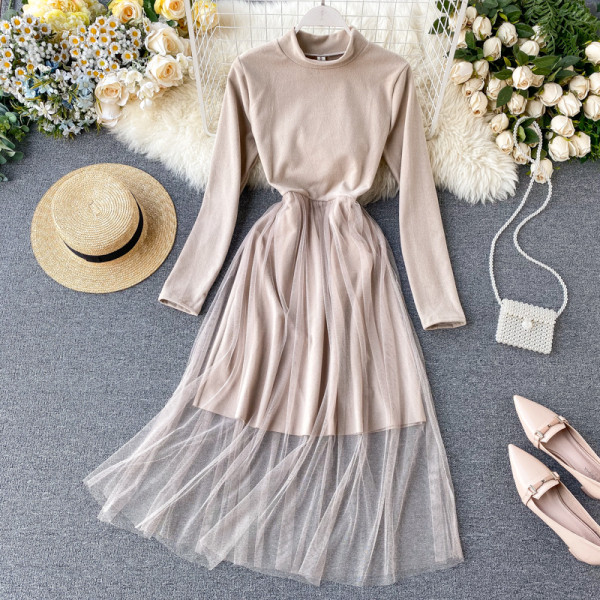 Modern női ruha tüllvel, többféle színben