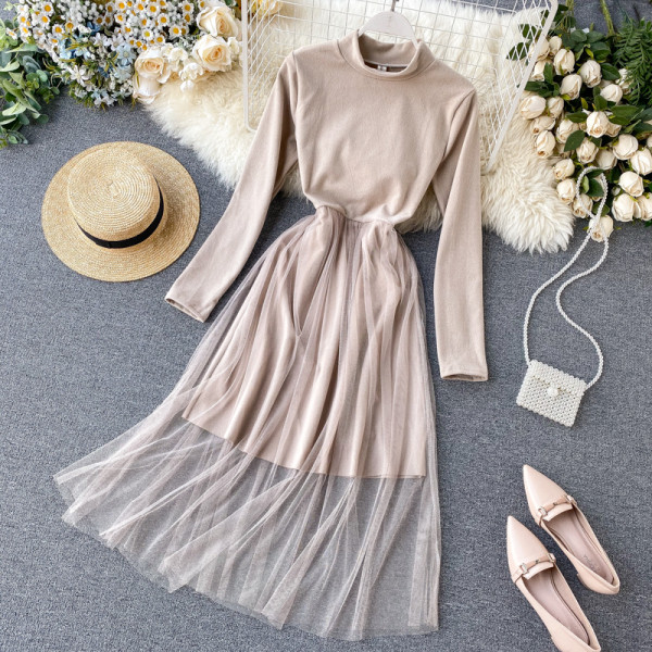 Modern női ruha tüllvel, többféle színben