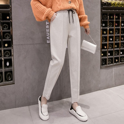 Divatos női nadrág zsebekkel fehér és fekete színben